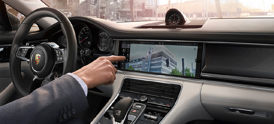 Fully interlinked with Porsche Connect eMove360°